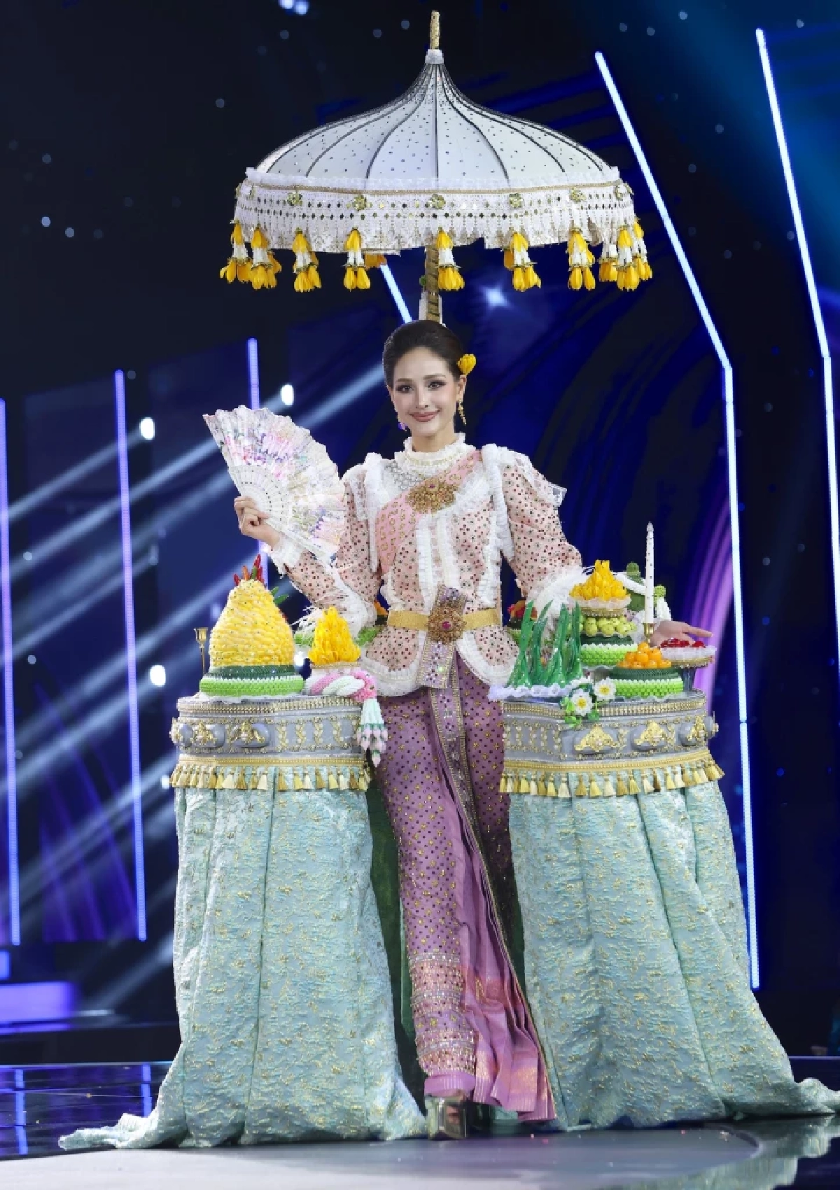 สะเทือนจักรวาล 77 ชุดประจำชาติ MUT 2026 ยก "สำรับไทย"ขึ้นเวที