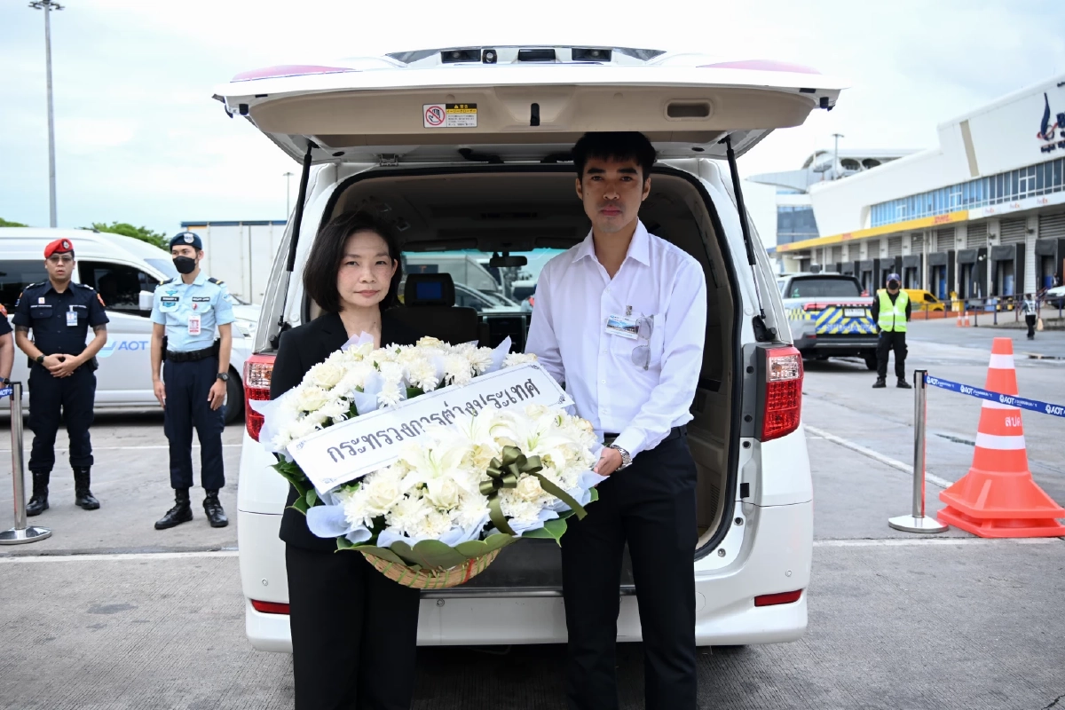 เปิดภาพ ร่าง'ฮลุน โซโล่'ถึงไทย เตรียมชันสูตรอีกครั้ง ก่อนทำพิธี