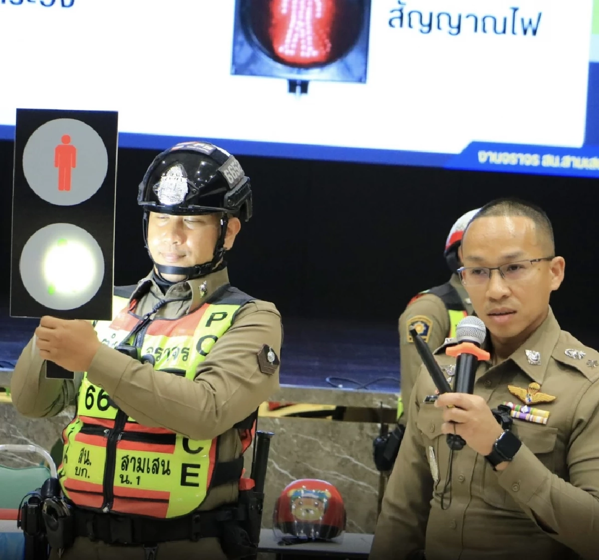 "รองมาร์ค" นำทีมติวเข้ม "หยุด มอง ยก ข้าม" ปลูกฝังวินัยจราจรจิ๋ว ดับอุบัติเหตุยั่งยืน