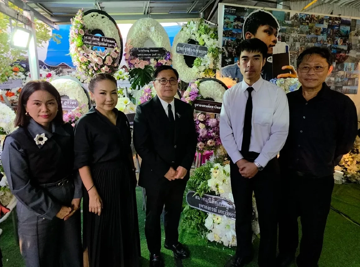 อธิการบดีจุฬาฯ เป็นผู้แทนมอบปริญญาบัตร แก่คุณย่าของ "ฮลุน โซโล่"