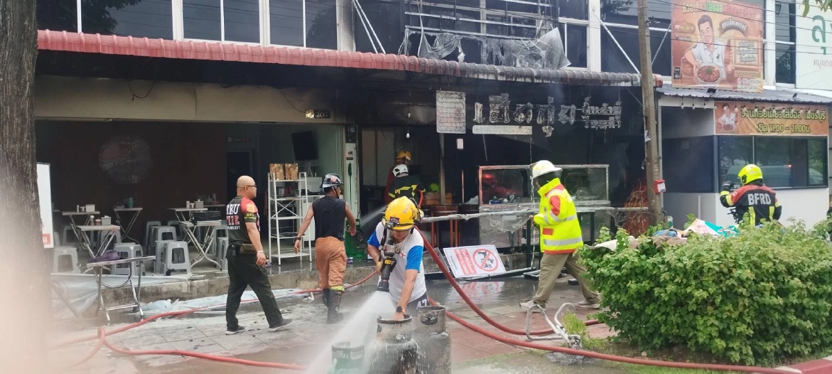 ระทึก! ไฟไหม้ร้านอาหาร ย่านตลิ่งชัน บาดเจ็บ 5 ราย เร่งนำส่ง รพ.