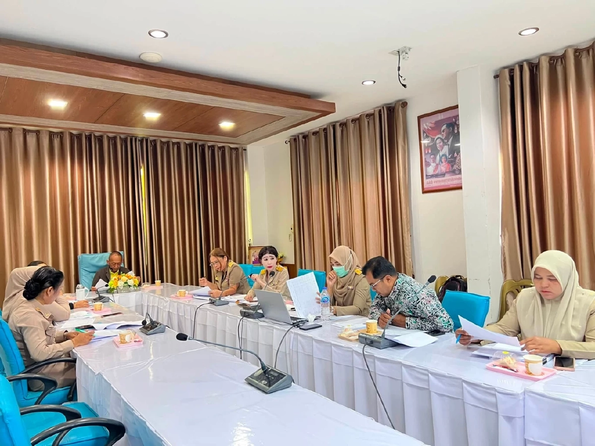 ข้าราชการหญิงแต่งหน้าสุดจึ้งประชุมงบฯ ยะลา เจ้าตัวเฉลยเแล้ว?