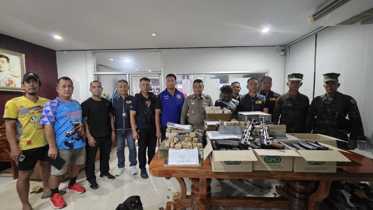 รวบคาเรือ! สกัดจับขบวนการค้าอาวุธข้ามชาติ ยึด AK-47 - กระสุนกว่า 2.4 หมื่นนัด