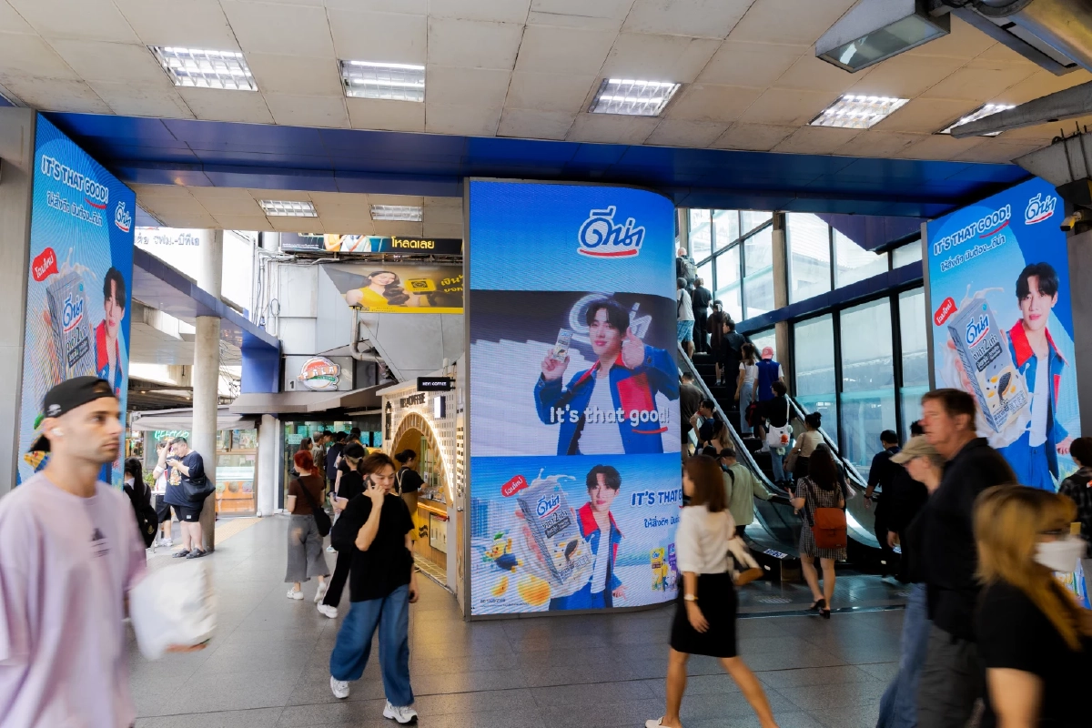 "ดีน่า" ดึง "BamBam" ถ่ายทอดภาพลักษณ์ใหม่ ผ่านสื่อรถไฟฟ้า MRT