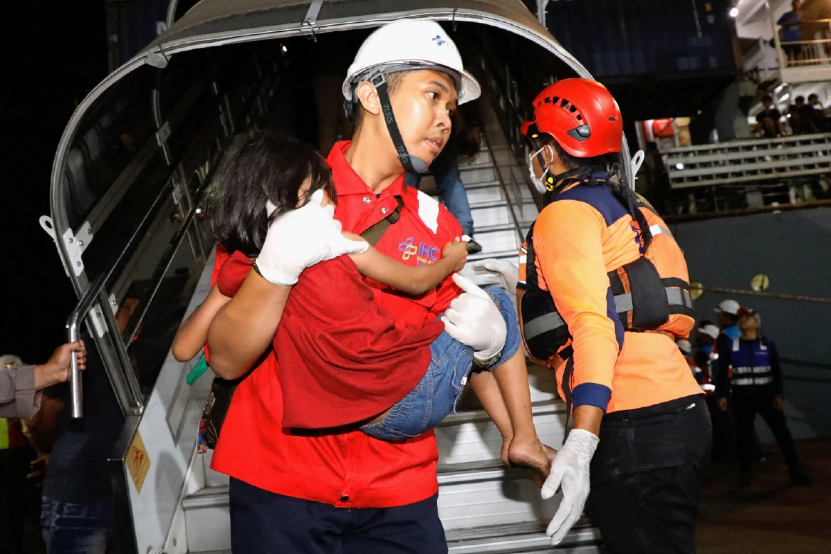 สลด! ไฟไหม้เรือเฟอร์รี อินโดนีเซีย ดับแล้ว 5 ราย ยังสูญหายอีก 41