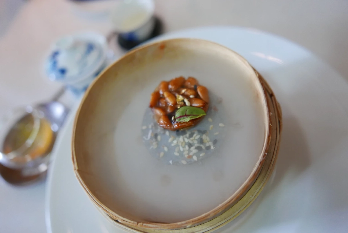 สัมผัสประสบการณ์ Tea Pairing ศิลปะแห่งชาชั้นสูงพบรสชาติกวางตุ้งร่วมสมัย