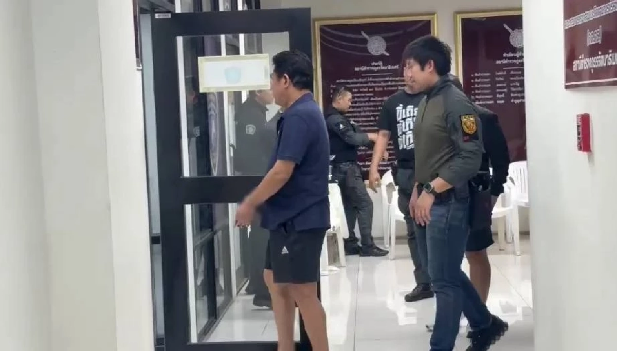 แจ้ง 4 ข้อหา "ฉลอง เรี่ยวแรง" คุมตัวเข้าห้องขัง สภ.รัตนาธิเบศร์