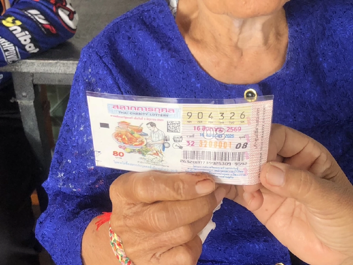 คุณย่า รอรับร่าง "ฮลุน โซโล่" ซื้อลอตเตอรี่ เลขท้ายอายุหลาน