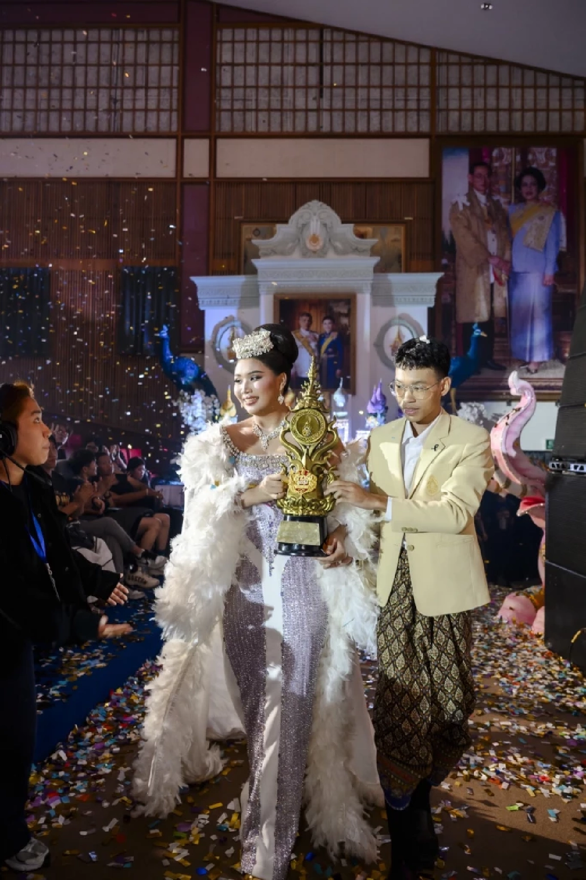 ผงาด"รร.ราชดำริ กทม." คว้าแชมป์ "ดาวรุ่งลูกทุ่งเมืองกรุง ครั้งที่ 4" โชว์สุดตระการ