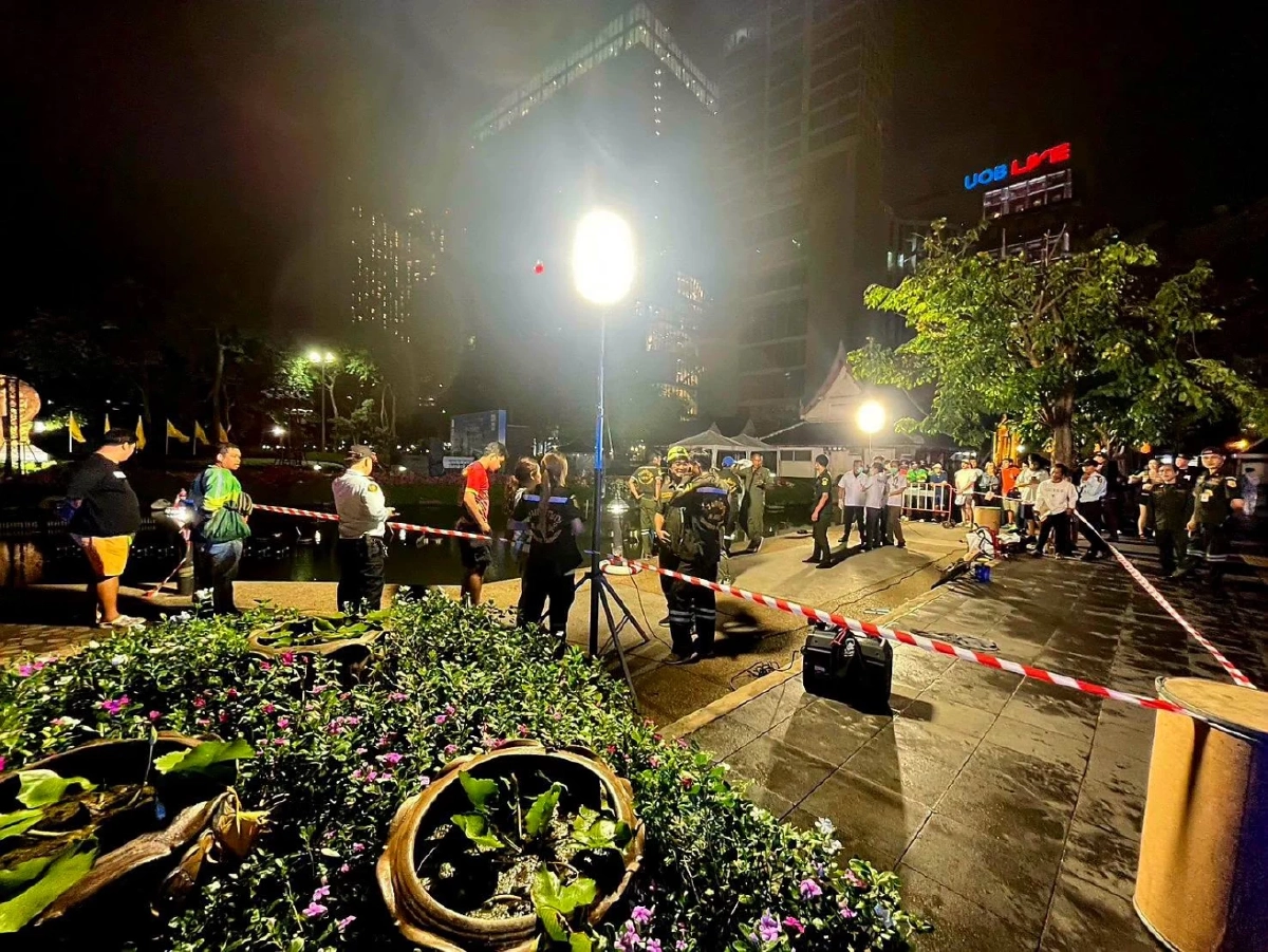 เกิดเหตุสลด! กลางสวนเบญจสิริ ชายถูกทำร้าย ถูกโยนลงสระดับ