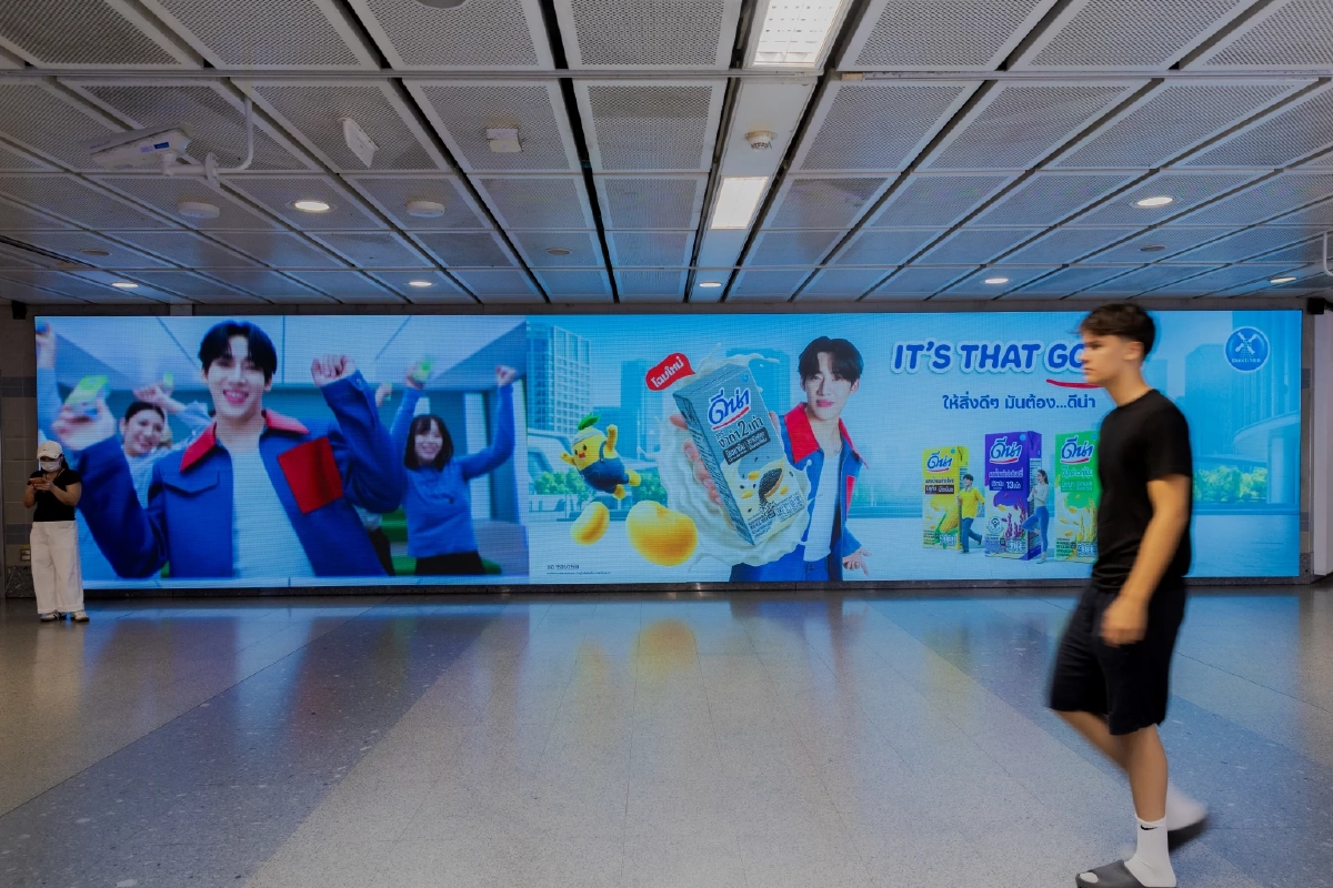 "ดีน่า" ดึง "BamBam" ถ่ายทอดภาพลักษณ์ใหม่ ผ่านสื่อรถไฟฟ้า MRT