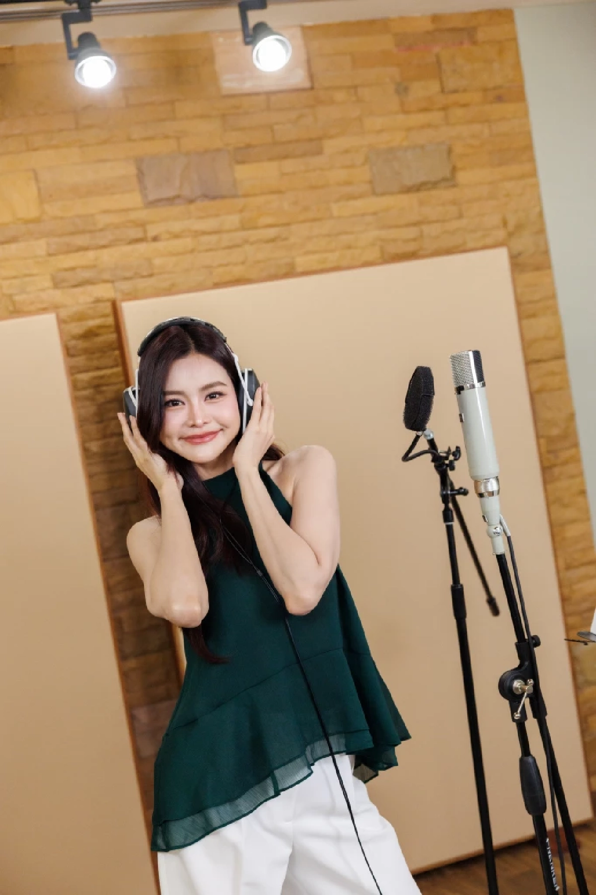 "อิงฟ้า" ปล่อยซิงเกิลใหม่ ร่วมงาน "รัชโย" แร็ปเปอร์ดัง จัดเต็ม 7 เวอร์ชั่น