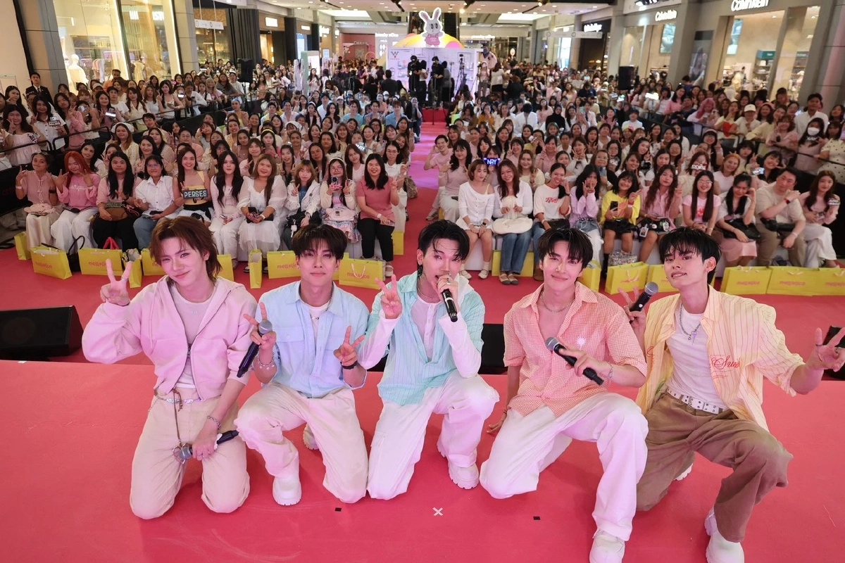 ห้างแตกเรียบร้อย! PERSES รวมตัวเสิร์ฟความฮอต ส่งยิ้มละลายใจให้ FC