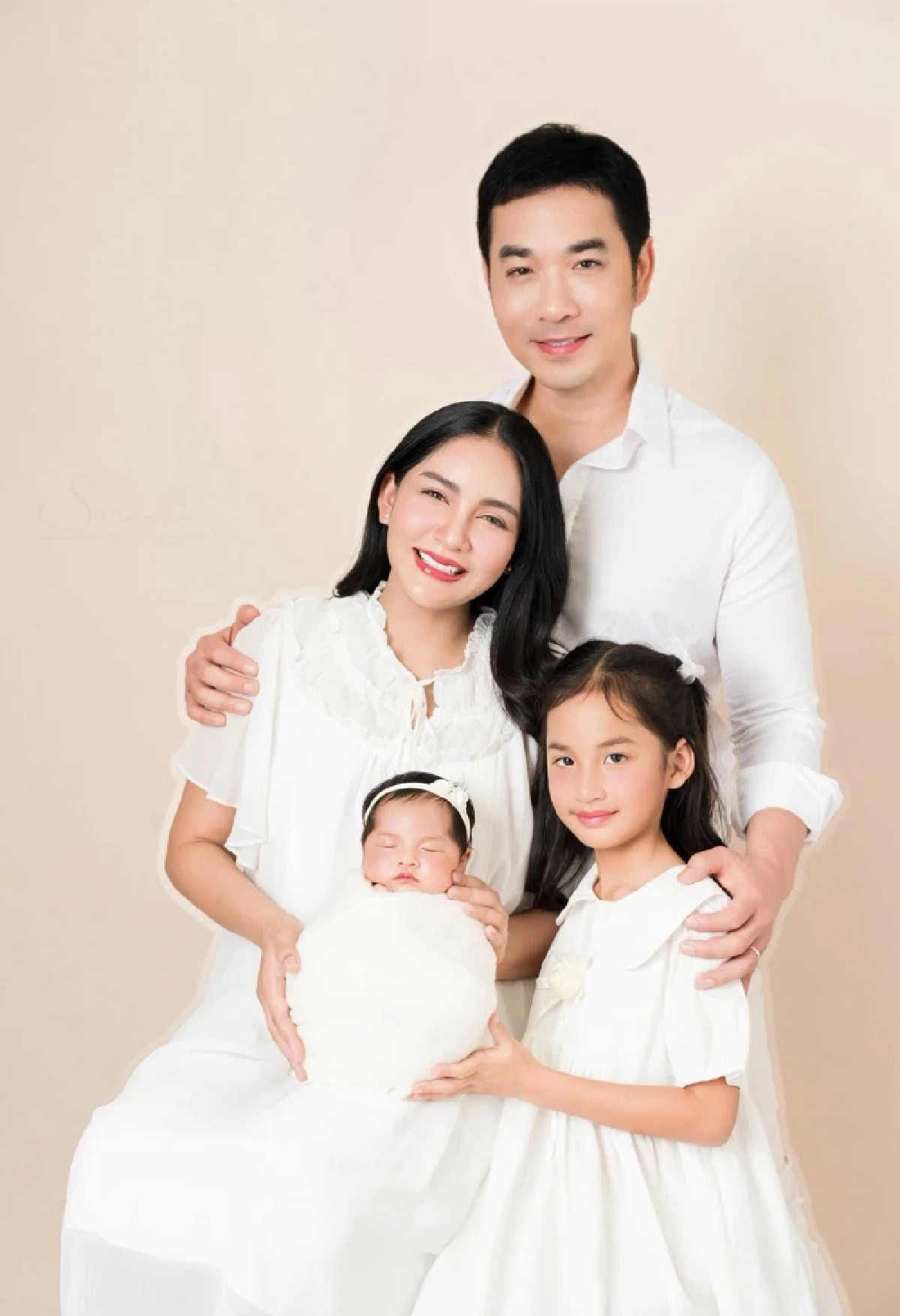 'เจมส์ เรืองศักดิ์' อวดภาพครอบครัว ทำแฟน ๆ แห่คอมเมนต์สนั่น