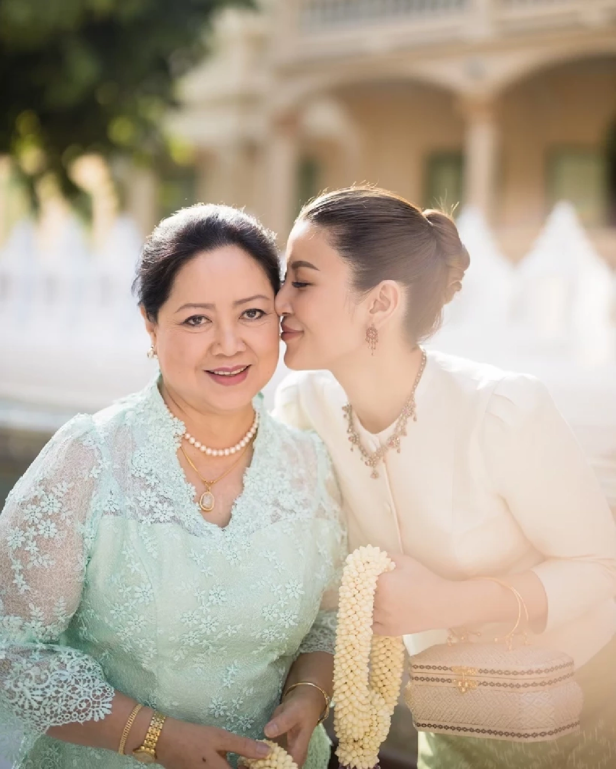ด่วน! 'เอมมี่ มรกต'สุดอาลัย คุณแม่จากไปอย่างสงบ เศร้าเพิ่งได้เจอกัน