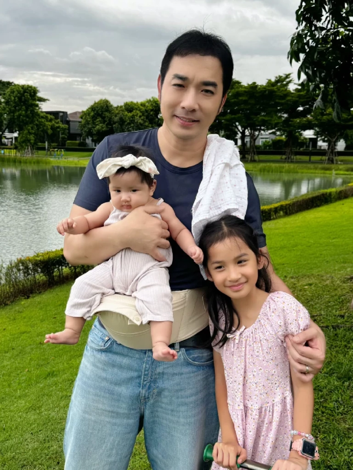 'เจมส์ เรืองศักดิ์' อวดภาพครอบครัว ทำแฟน ๆ แห่คอมเมนต์สนั่น