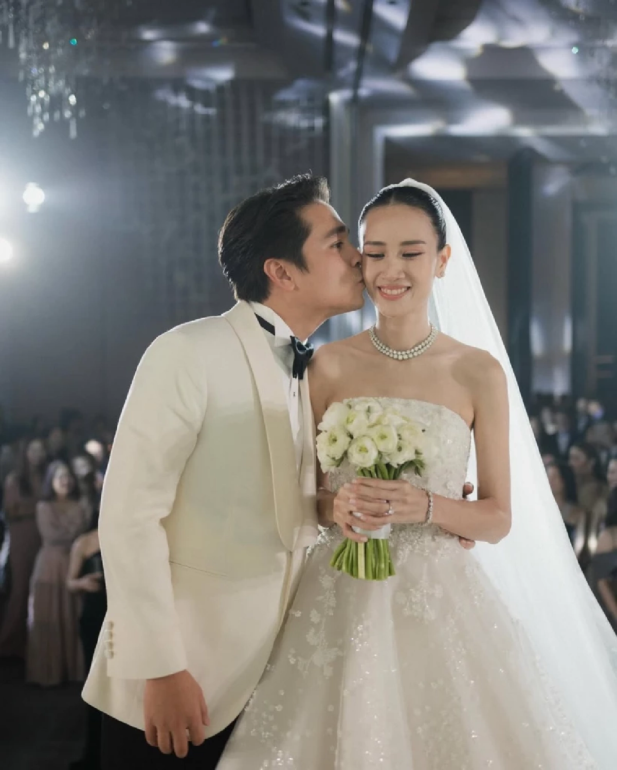 เพิ่งรู้ “อเล็กซ์ เรนเดลล์”  ใช้วิธีจีบสาวกดไลก์รัวๆจนได้แต่งงาน