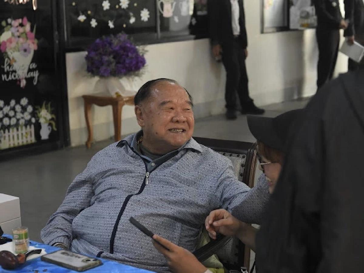 ​"ลุงป้อม" ยิ้มรับพรวันเกิด 81 ปี คนดังแห่พรึบ เผยขอพรข้อเดียว "ให้ชาติเรียบร้อย-ปชช.มีความสุข"