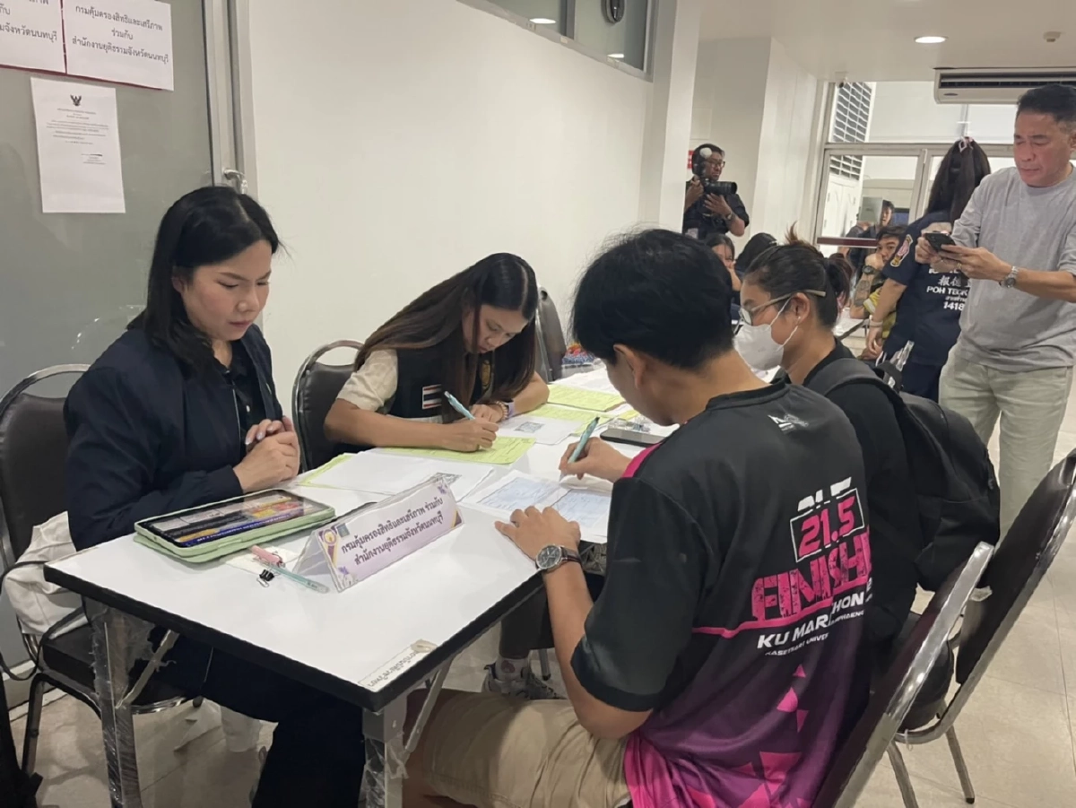 สุดเศร้า! ครอบครัวรับร่าง เหยื่อกราดยิงโรงเรียน ญาติผู้ก่อเหตุเครียด ไม่ตอบสื่อ