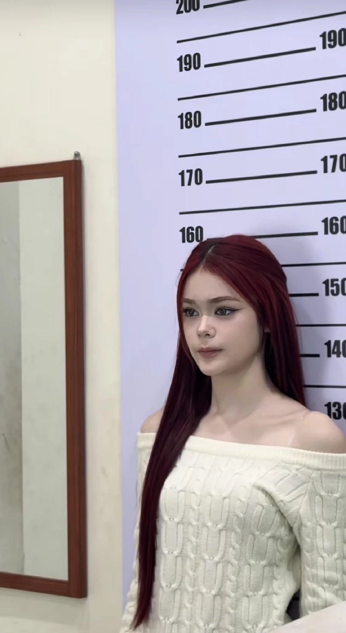 ดราม่า "น้องลียา" ใส่เสื้อปาดไหล่ ถ่ายบัตรประชาชน ชาวเน็ตถามหามาตรฐาน?