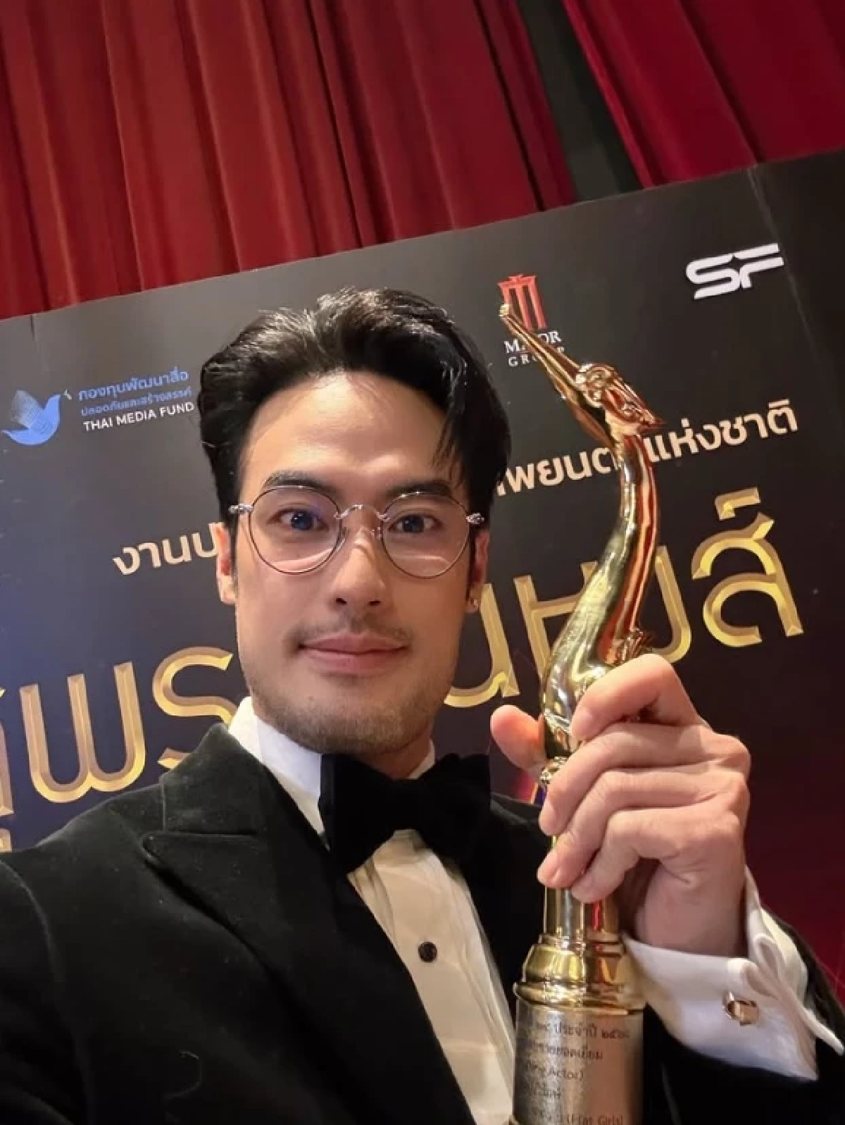 "บอย ปกรณ์" แอดมิดซ้ำ ต่อมน้ำลายอักเสบ อึ้ง! ถอดสายน้ำเกลือรับรางวัล