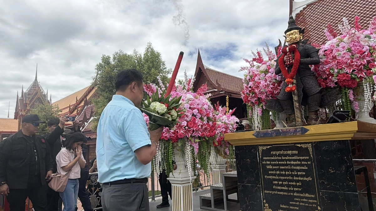 อย่างแม่น! เลขเด็ด “เสี่ยหนู” จุดธูปไหว้ท้าวเวสสุวรรณ สุพรรณบุรี