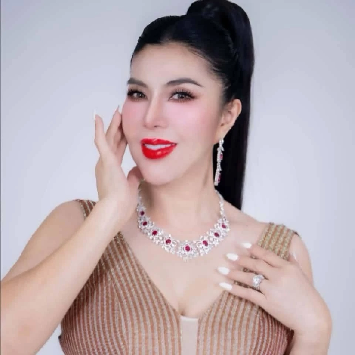 ประวัติ "จอย บียอนด์" นักร้องลูกทุ่งสาว อดีตนางเอก 90 ชีวิตรัก ที่ถูกสนใจ