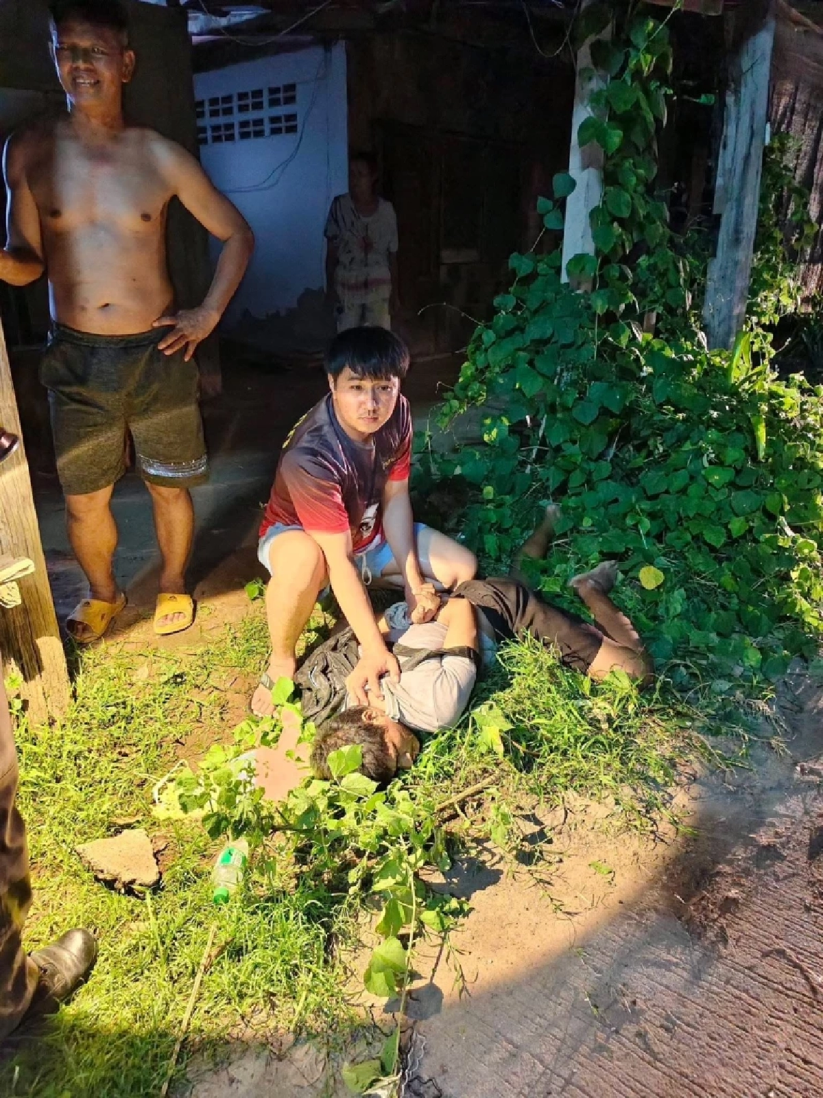 ชาวบ้านไม่ทน! ล้อมจับโจร ตระเวนตัดสายไฟ รับสารภาพ ลักของไปขายซื้อยาบ้า