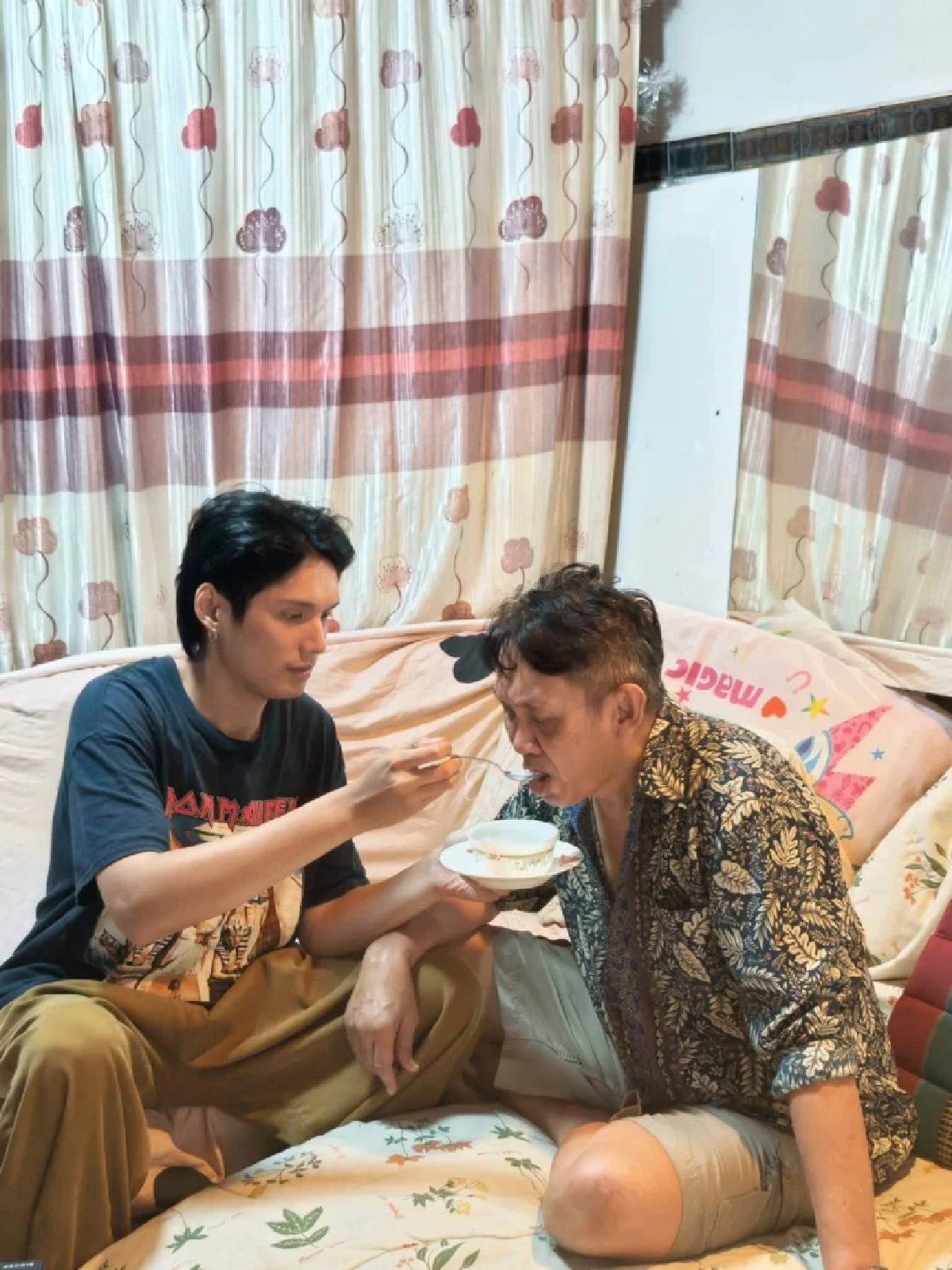พาพระเอกซีรีส์วายร้อง บก.ป. พ่อถูก รปภ. คอนโดรุมสกรัมคดีไม่คืบ