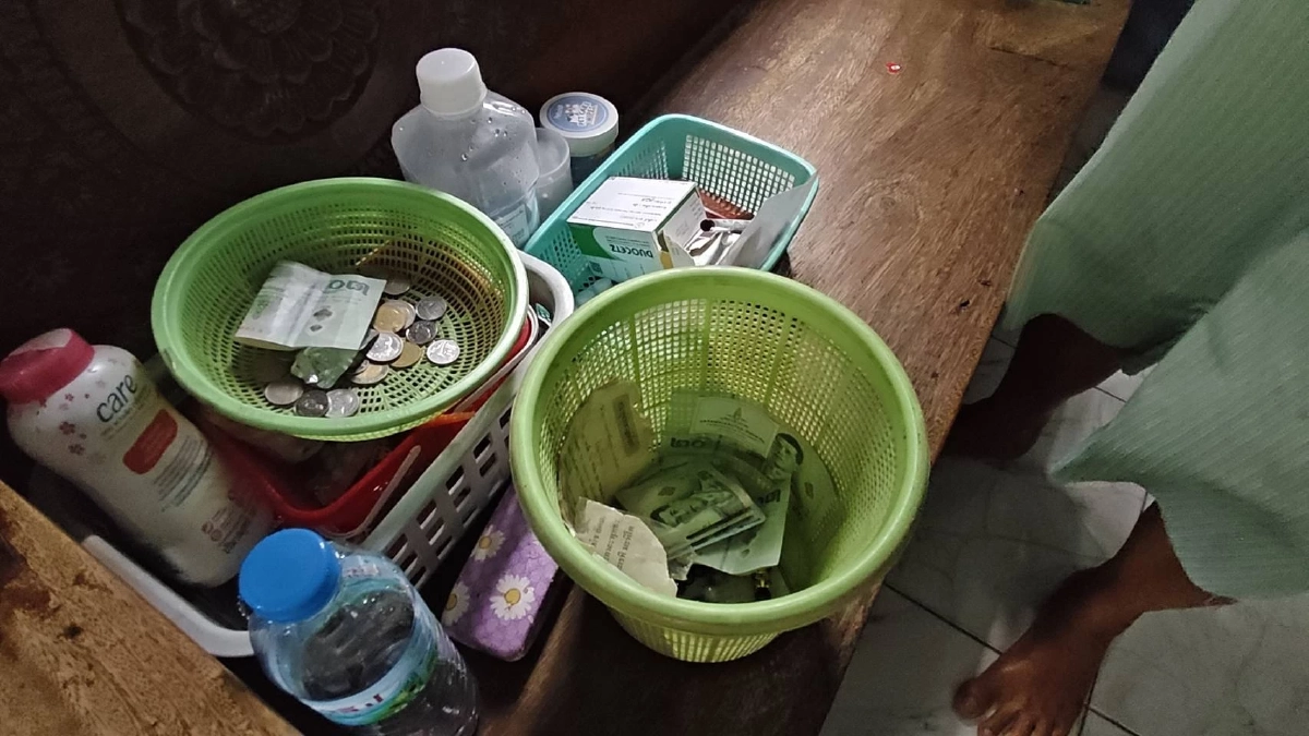 โจรชาย-หญิง ทำทีซื้อน้ำแข็ง หลอกยายพิการให้ช่วย แต่อีกคนย่องฉกเงิน