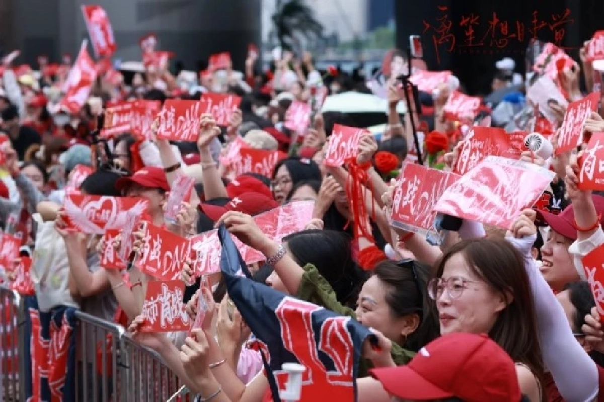'เซียวจ้าน' ปรากฏตัวแฟนคลับนับหมื่นแห่ร่วม ทำ'ฮ่องกง'สะเทือน