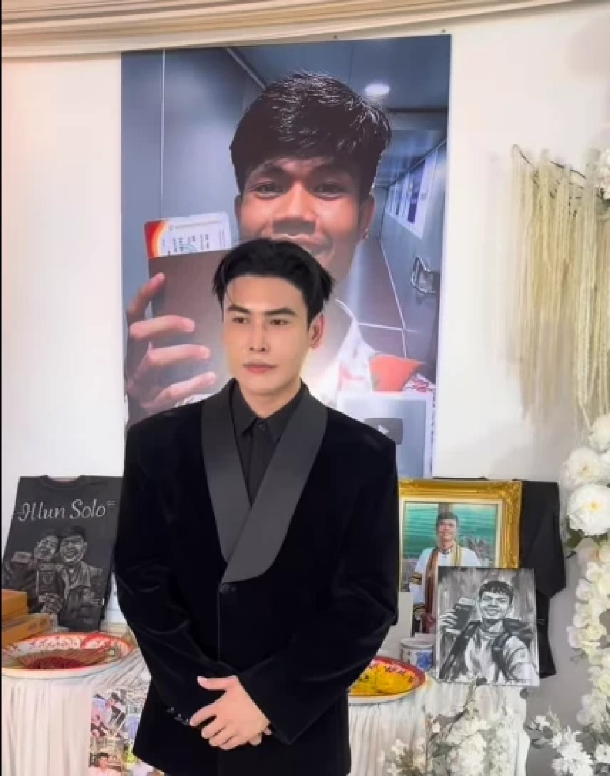 คมจบให้! สรุปดราม่า ‘ดิว ธีรภัทร’ ถูกทัวร์ลงหิวแสงในงานศพ ‘ฮลุน โซโล่’