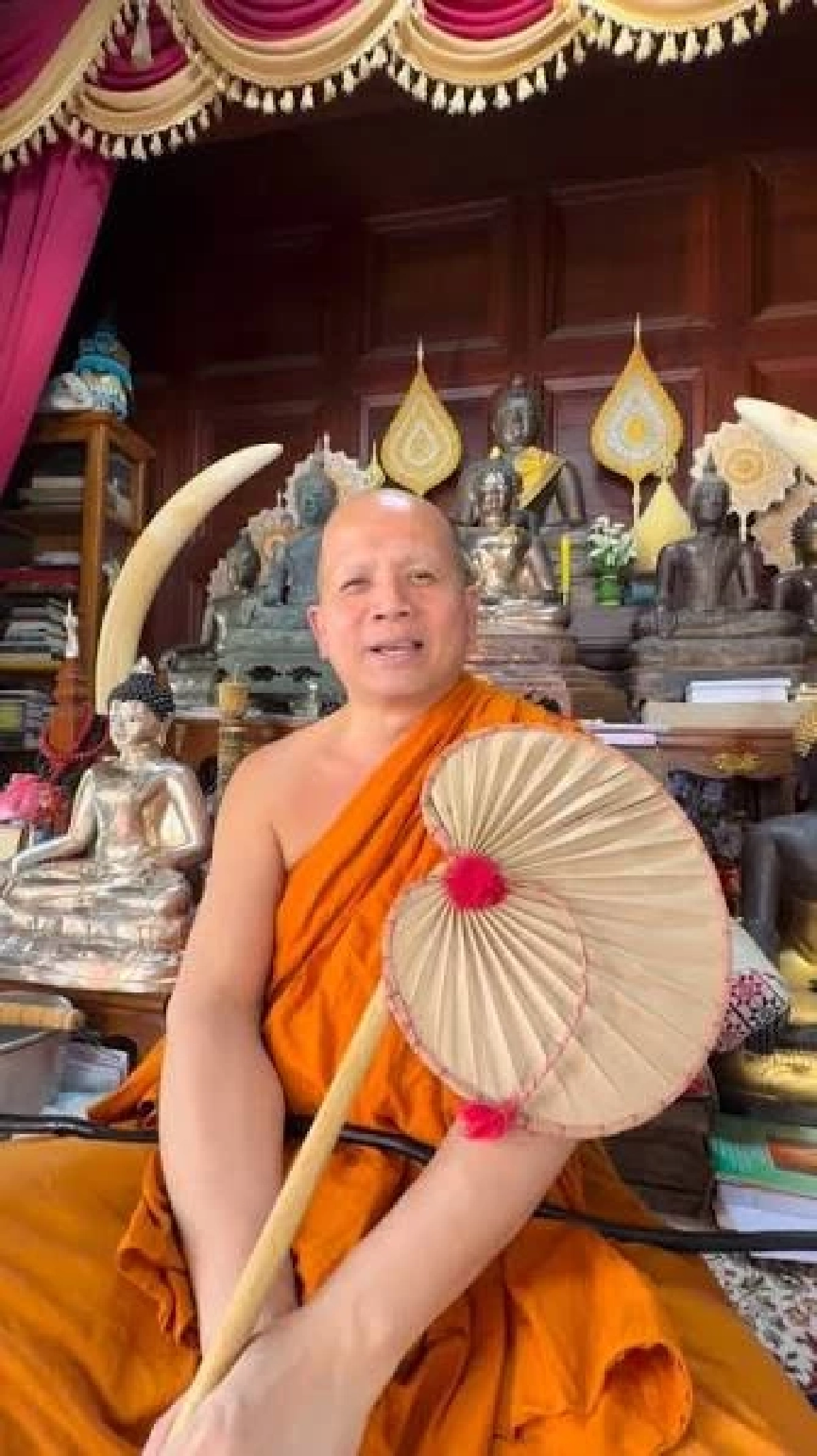 รู้จัก "พระอาจารย์พยุงศักดิ์" วัดป่าแดด ศรัทธาล้านนา ดาราดังกราบขอพร