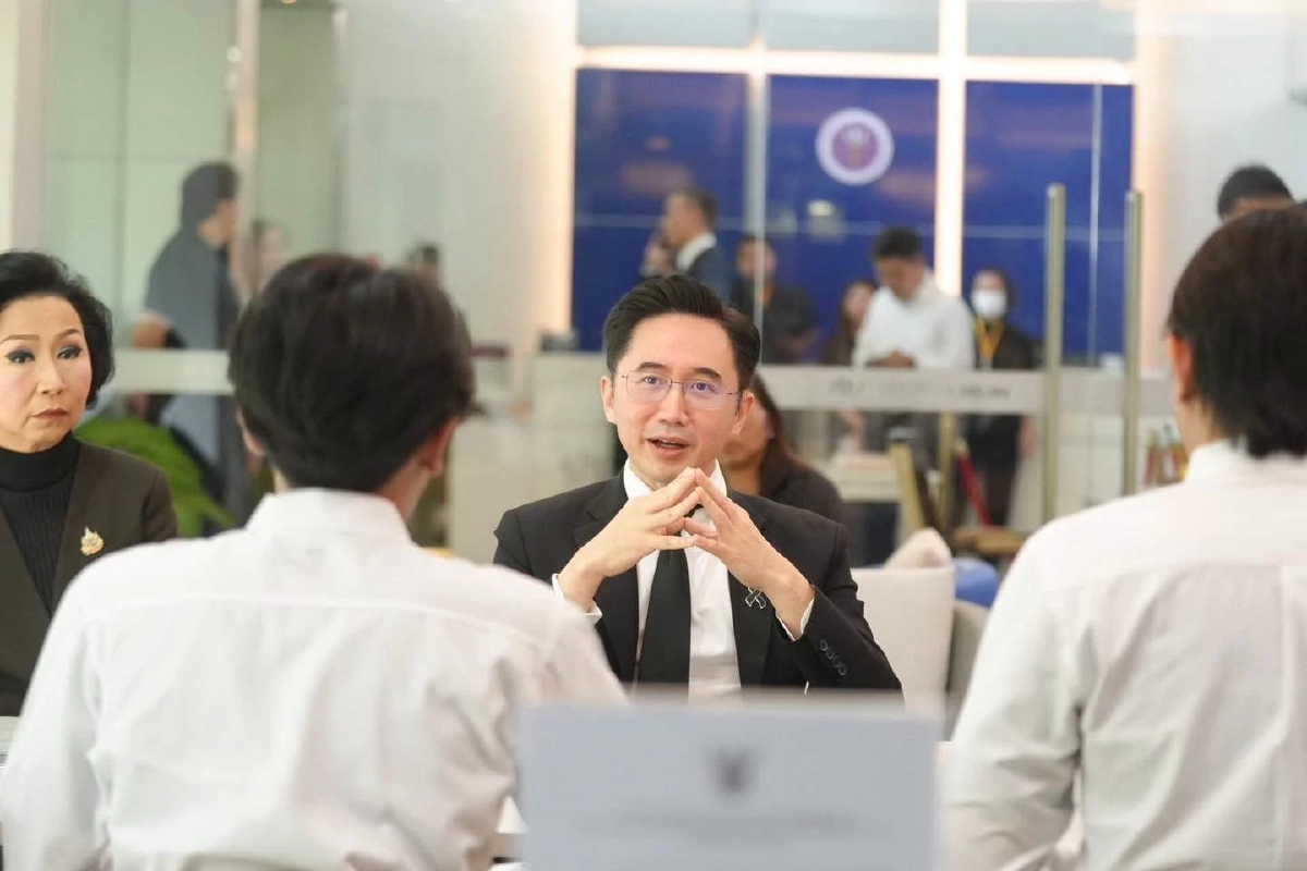 “ยศชนัน”  จับเข่าคุย นศ.อุเทนฯ ย้ำ การศึกษา-ความปลอดภัย-อนาคต สำคัญที่สุด
