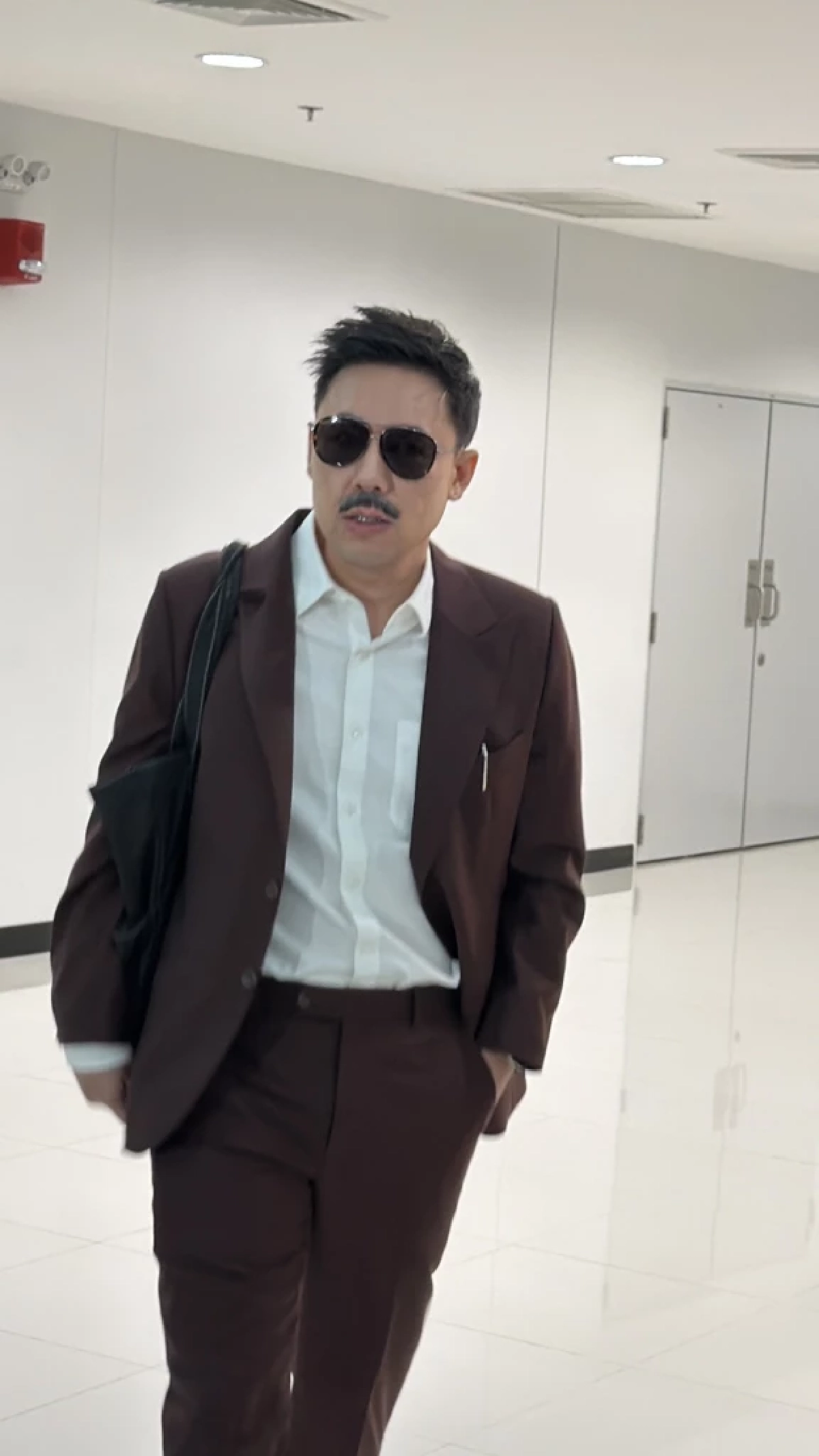 "ทนายตั้ม บ้าพลังช่วยด้วย" ให้ปากคำ DSI สอบมูลนิธิ "กัน จอมพลัง"