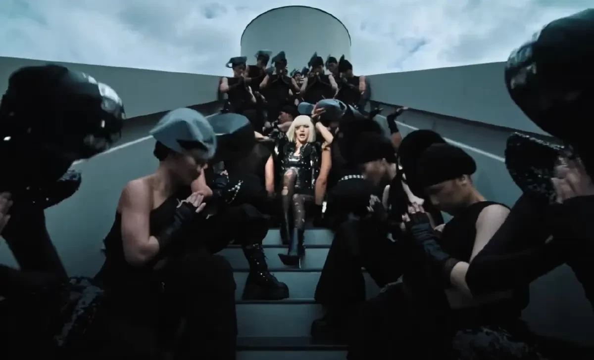 พาส่อง! สถานที่ถ่ายทำ SaWaDiKa เพลงใหม่ของ LISA เหมือนพาเที่ยวรอบกรุงเทพฯ