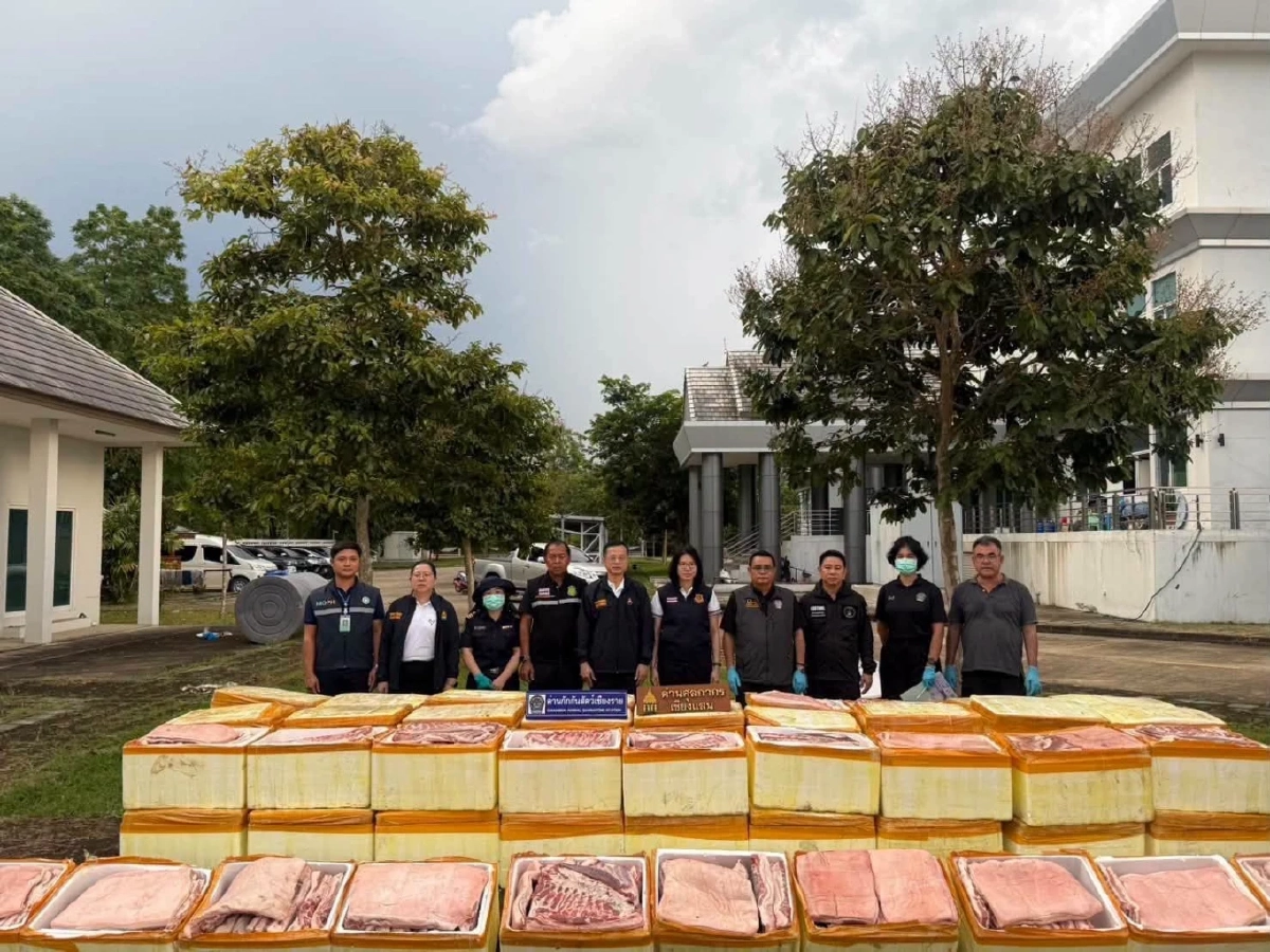 สวมรอยสำแดงเป็น 'ผักสด'! ลุยจับหมูเถื่อน ลอบนำเข้าจากจีน กว่า 16.5 ตัน