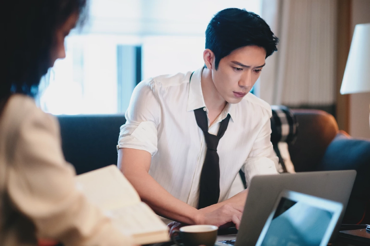 เรื่องย่อ "ซีรีส์ ฤดูใหม่นี้มีเพียงสองเรา" พุ่งแรง No.1 Netflix 'จิ่งป๋อหราน -  ซุนเชียน'เคมีปีศาจ