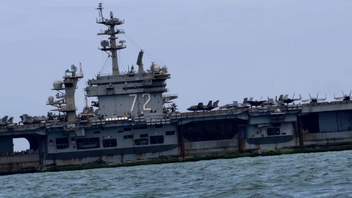มาแล้ว! เรือบรรทุกเครื่องบิน USS Abraham Lincoln เทียบท่าแหลมฉบัง เรียบร้อย