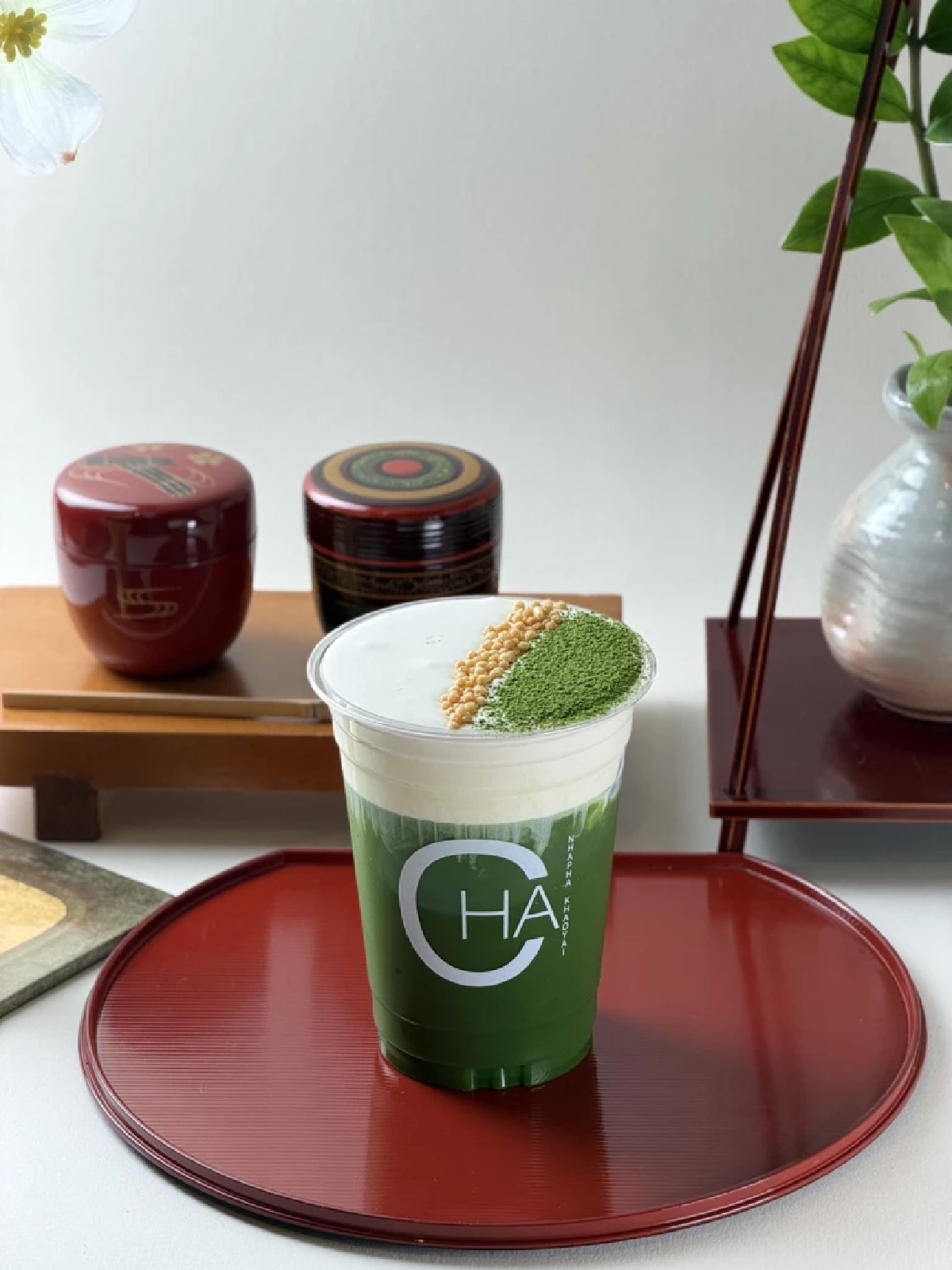 หลบลี้สู่ความสงบกับ “ชาหน้าผา” คาเฟ่มัทฉะในรีสอร์ตกลางป่าเขาใหญ่