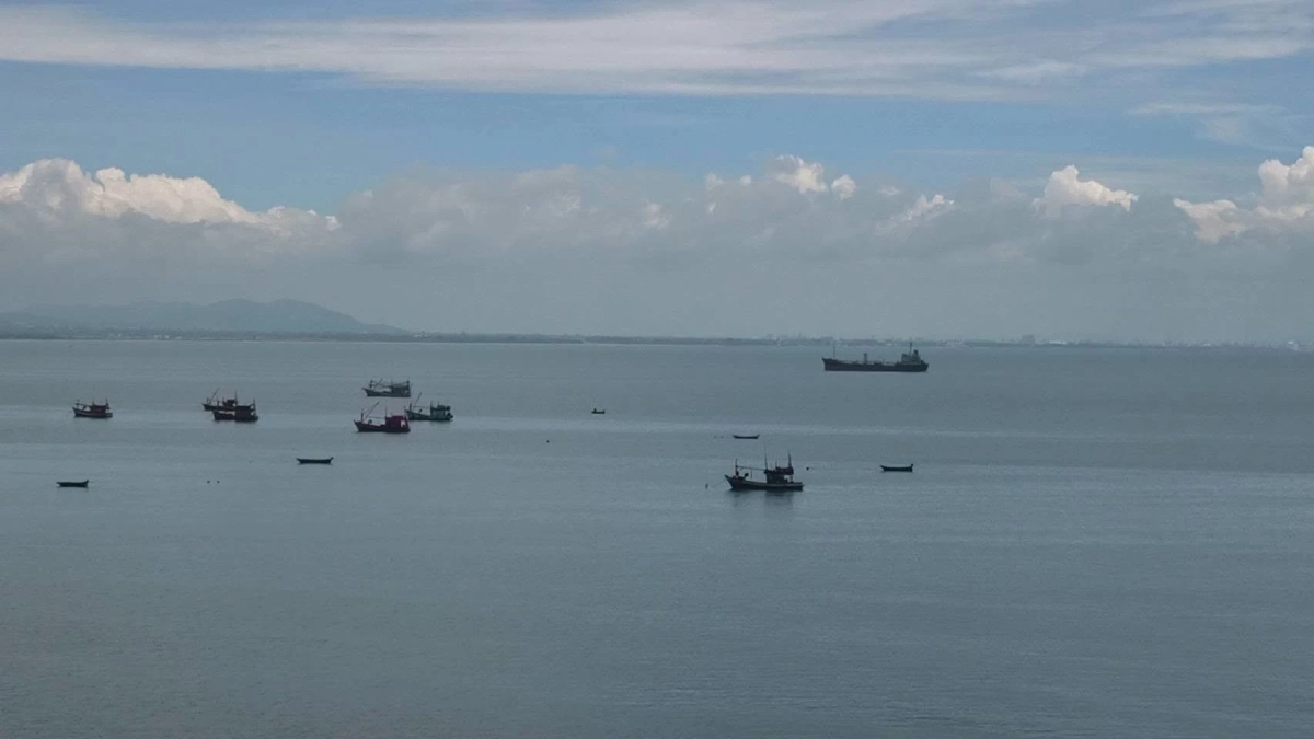 เรือประมง อับปางกลางทะเล ดับแล้ว 3 ราย เร่งค้นหาอีก 4 ชีวิต