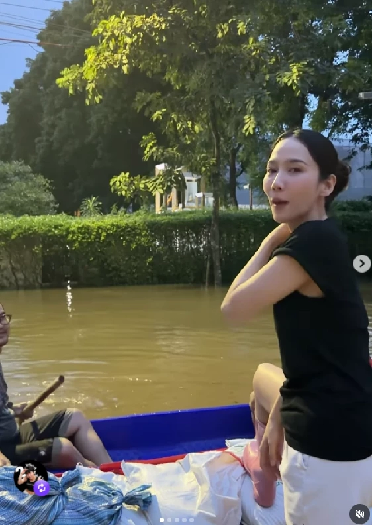 งานเข้า! 'อั้ม พัชราภา' โพสต์คลิป วิกฤตน้ำท่วม คอมเมนต์สะเทือน