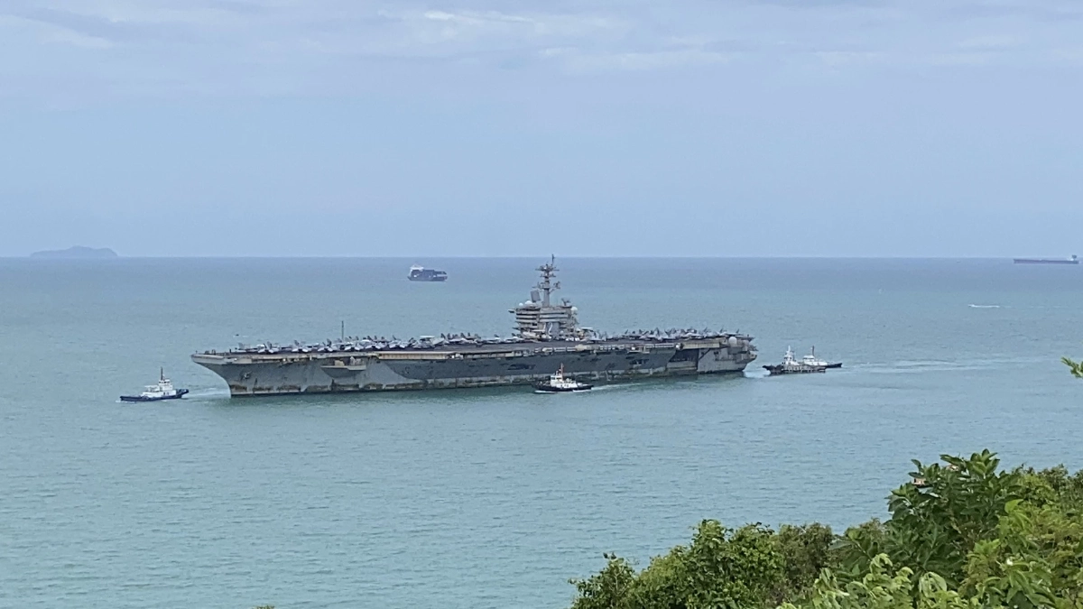 มาแล้ว! เรือบรรทุกเครื่องบิน USS Abraham Lincoln เทียบท่าแหลมฉบัง เรียบร้อย