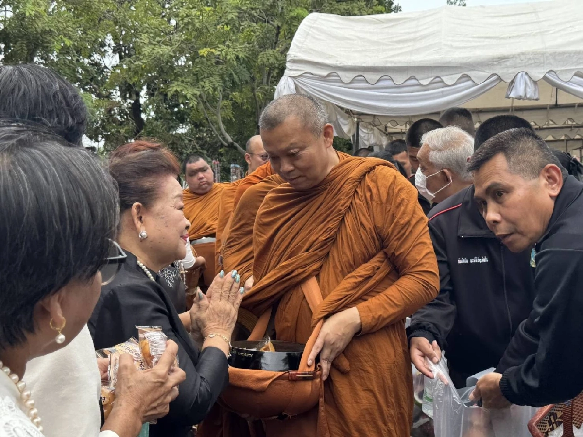 "หลวงพ่อบุญสิน" แจงชัด ไม่รู้จัก "นุช' ชี้รูปคู่ถูกตีความเกินจริง