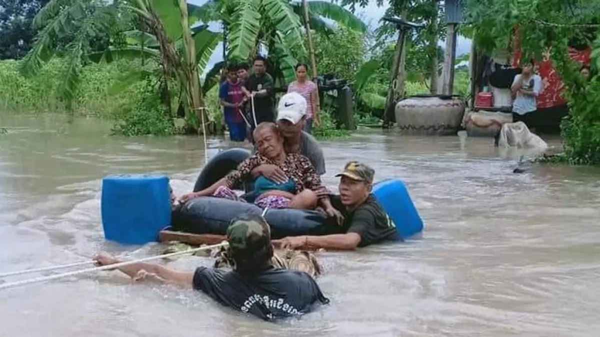 วิกฤตน้ำท่วม"เขมร" ลาม 10 จังหวัด! ปชช. เดือดร้อนเกือบ 2 หมื่นครัวเรือน