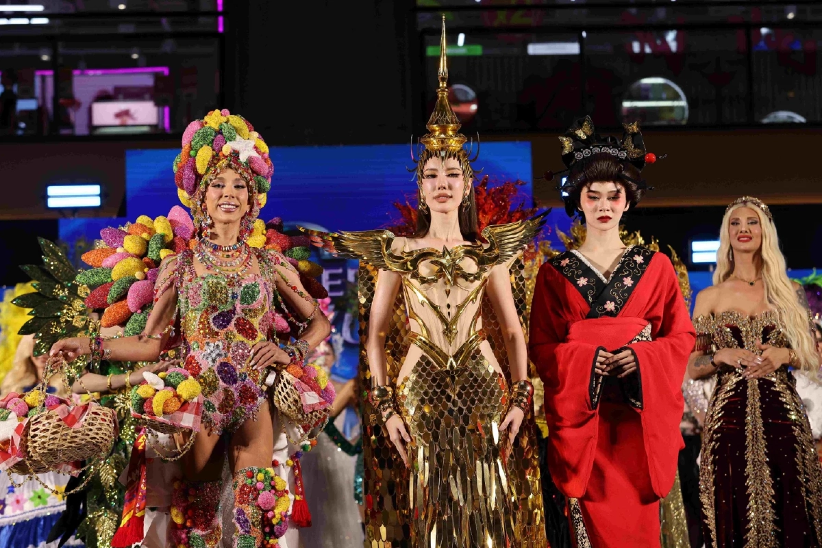 Miss International Queen 2026  อวดโฉมชุดประจำชาติสุดอลัง