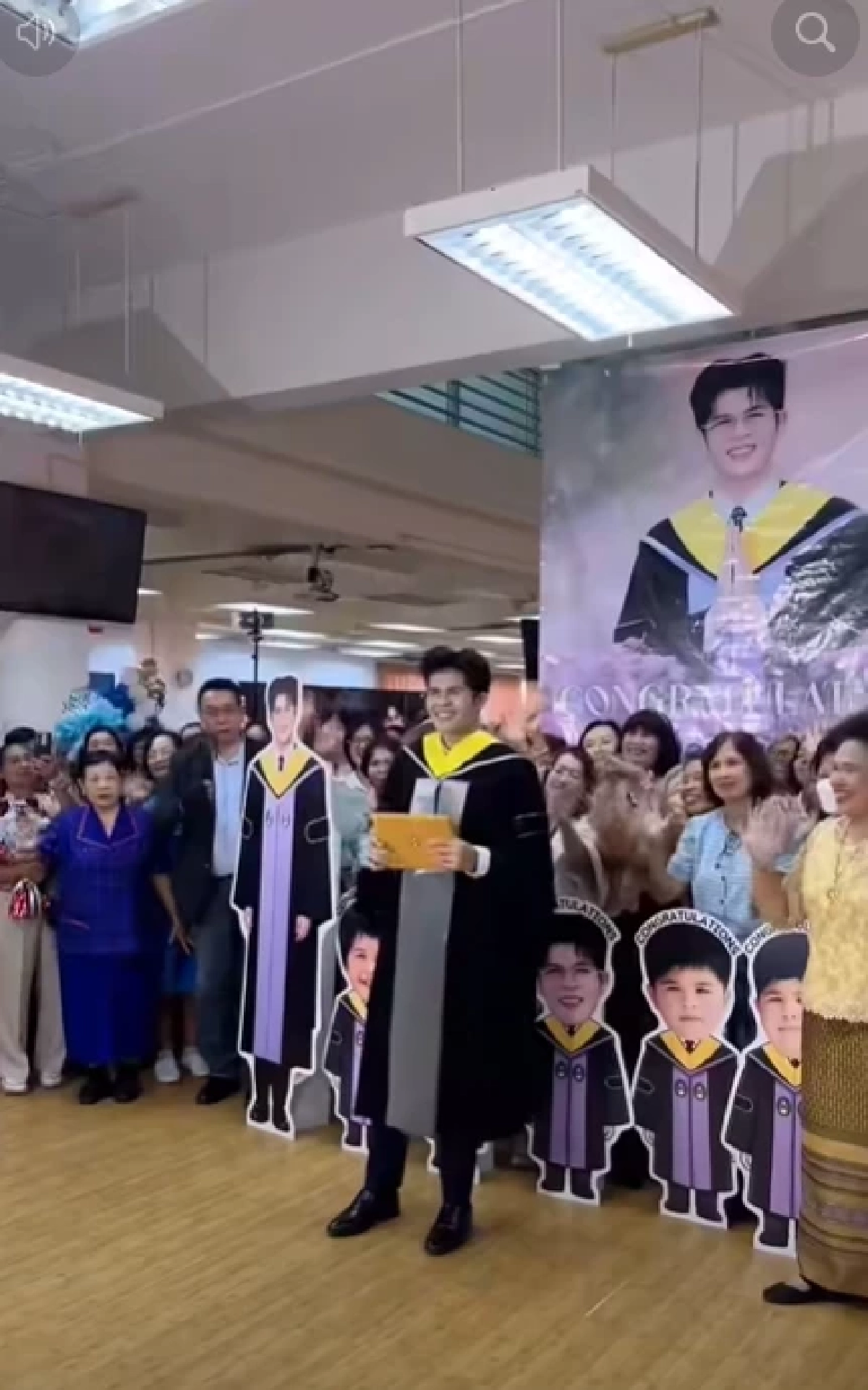 "ไรอัล กาจบัณฑิต" คว้าปริญญาตรี แม่ๆแฟนคลับแสดงความยินดีอบอุ่น