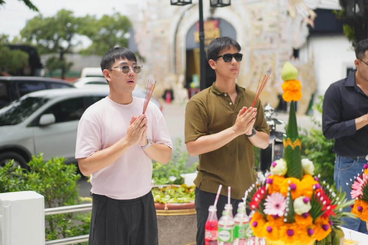 "เฮียหน่อย หมอลำไอดอล" ทุ่มเงิน 5 ล้าน ส่งต่อบทบาทสำคัญให้ "แทน-นนท์"