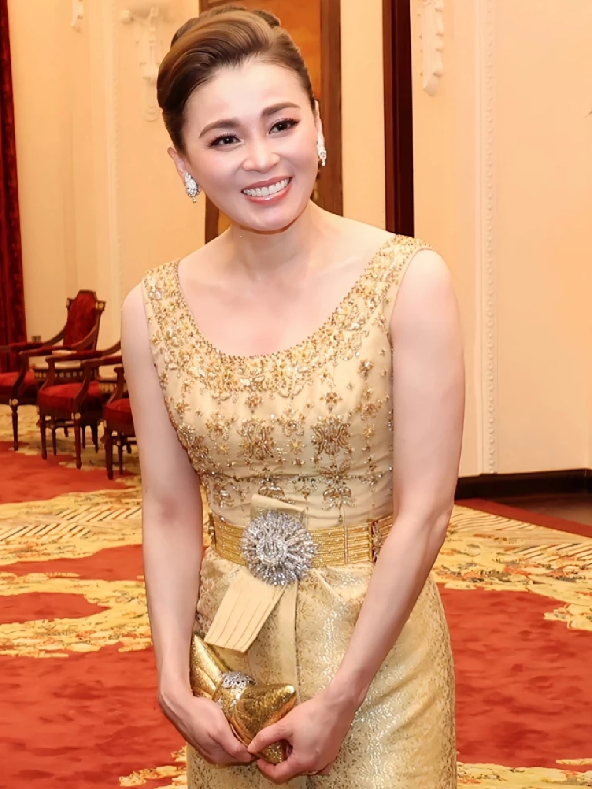ถอดรหัส 'กระเป๋าคลัทช์ถมทองตะเงิน' สมเด็จพระนางเจ้าฯ พระบรมราชินี