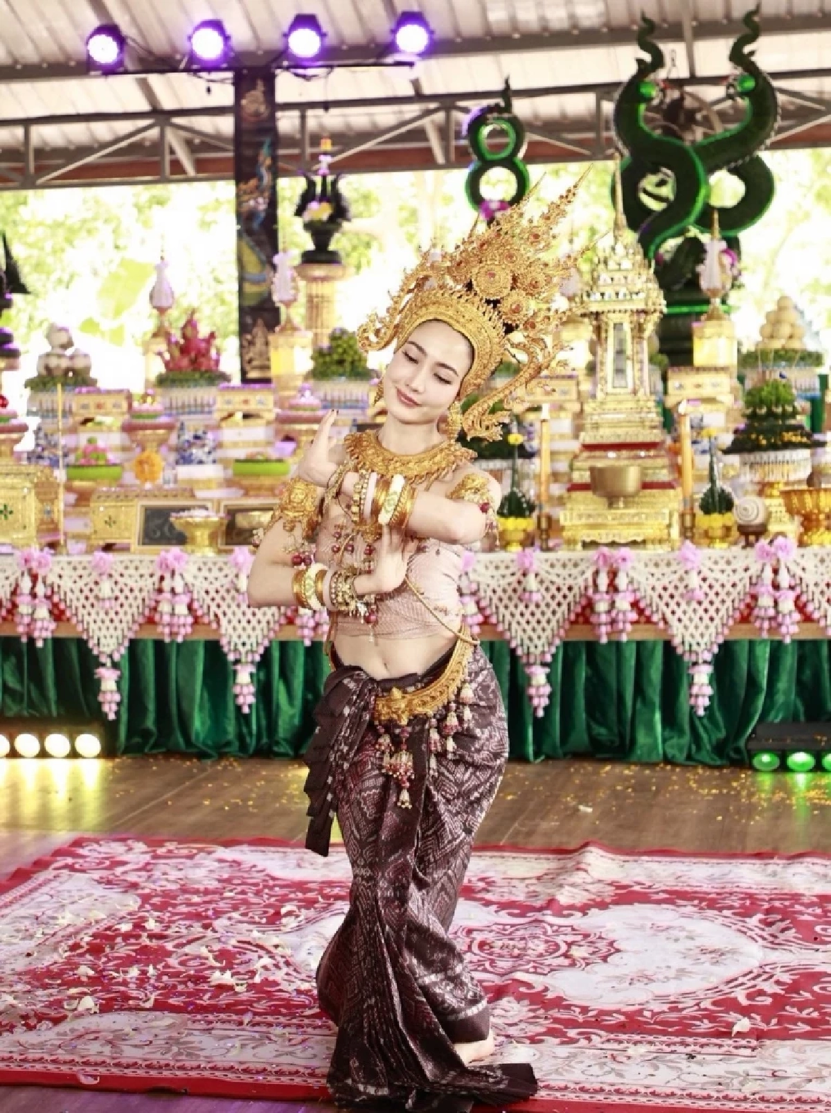 ขนลุก! “แต้ว ณฐพร” รำบวงสรวงใหญ่ องค์ปู่-ย่า พญานาค คำชะโนด